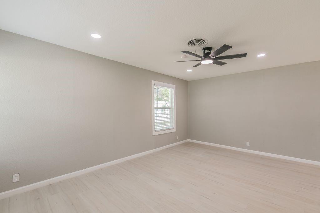 5012 Roxie Street Property Photo 7