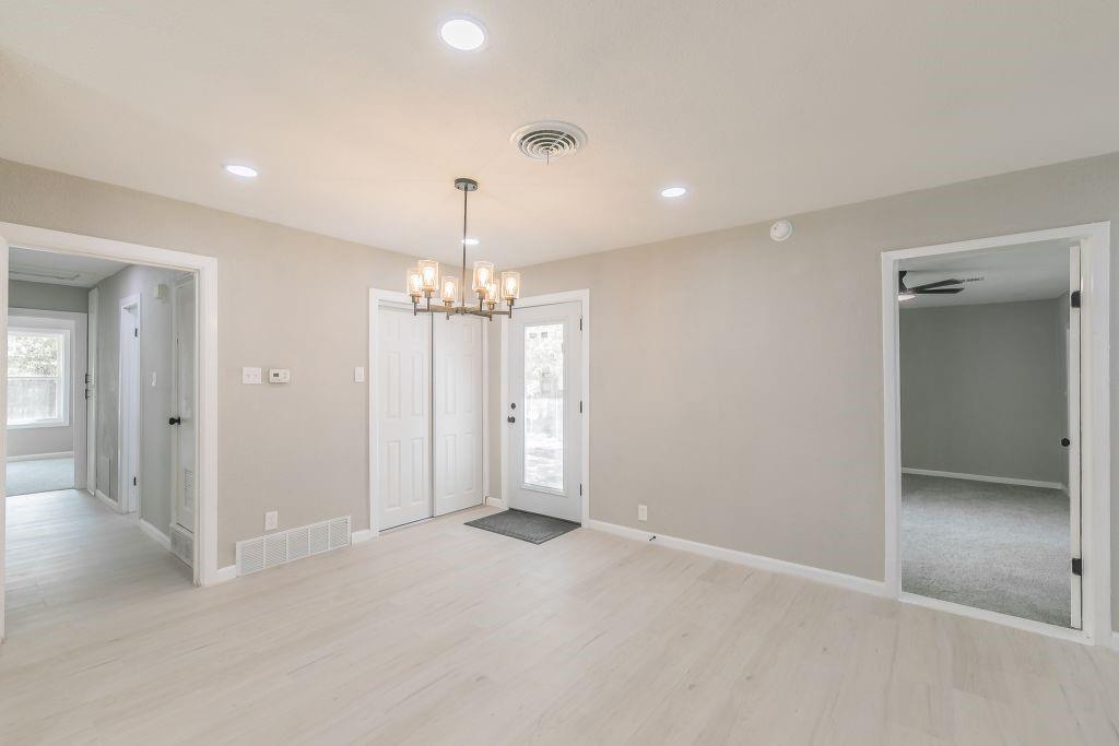 5012 Roxie Street Property Photo 8