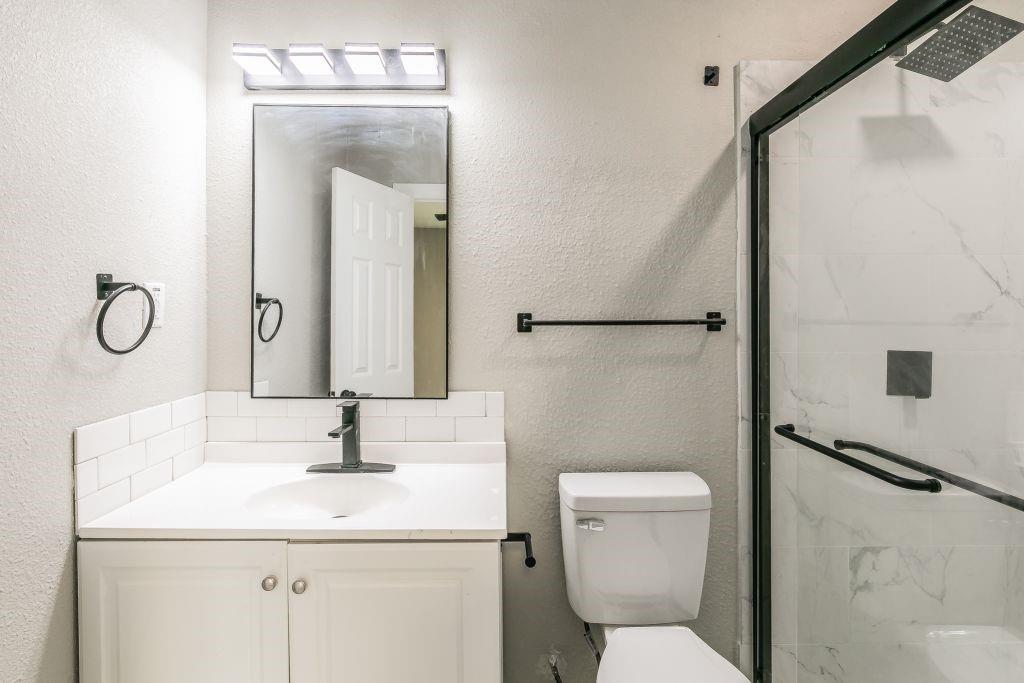 5012 Roxie Street Property Photo 18