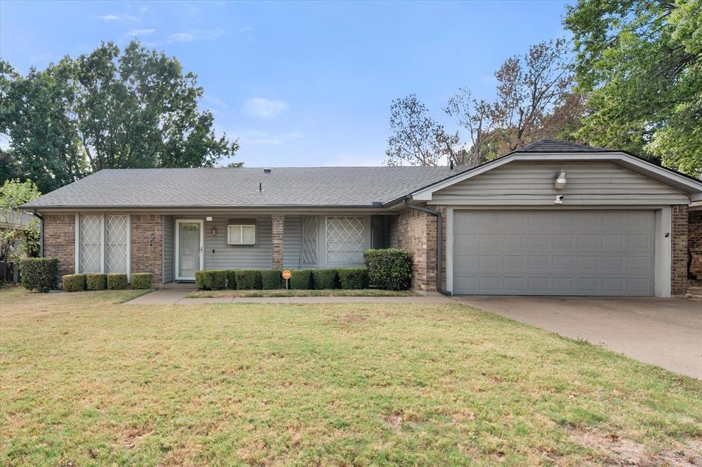 729 Nw Charlyne Drive Property Photo 1