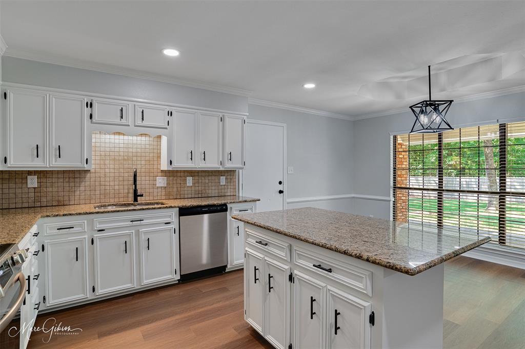 9852 Deepwoods Drive Property Photo 8