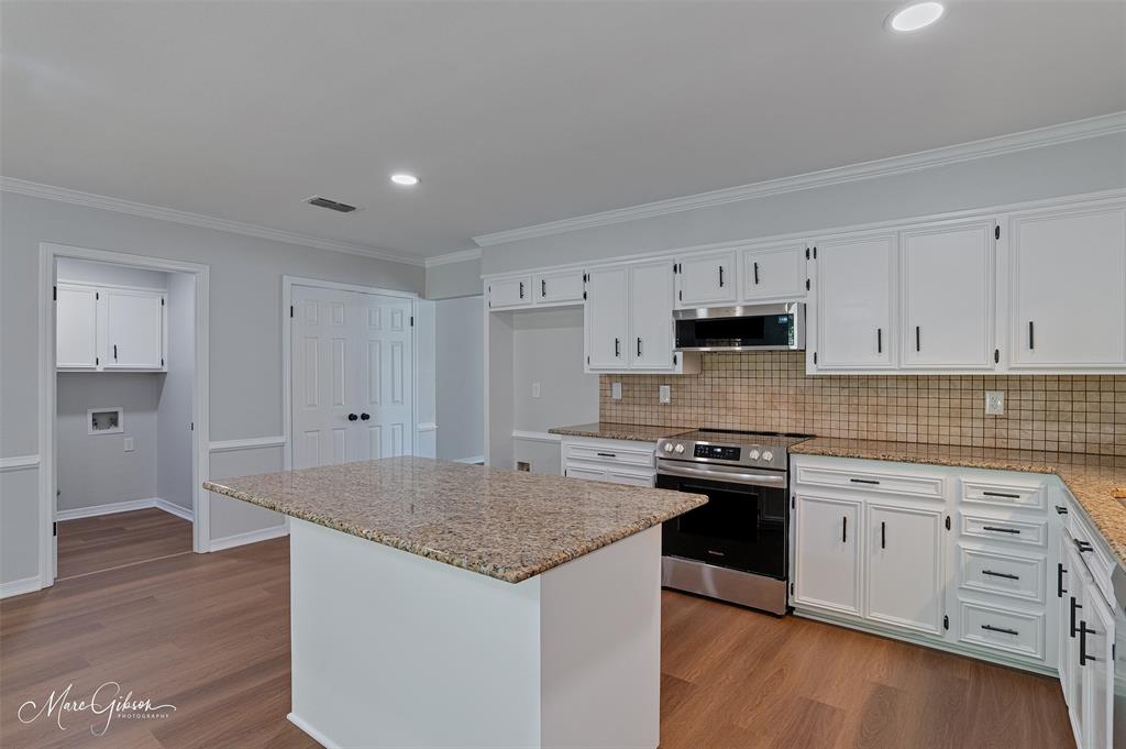 9852 Deepwoods Drive Property Photo 10