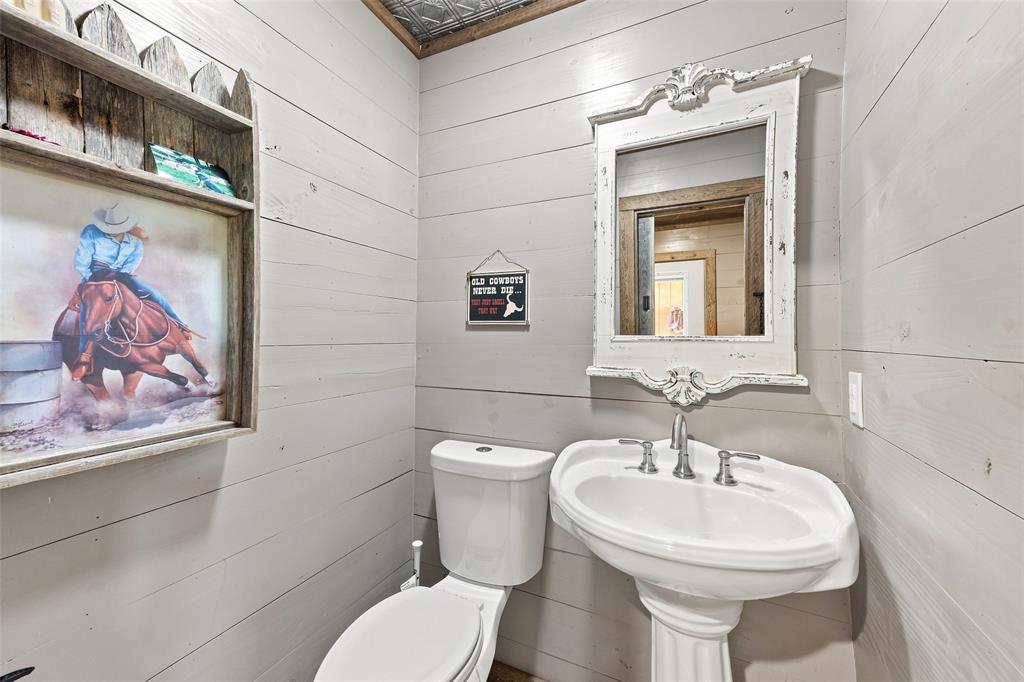 900 Leech Property Photo 26