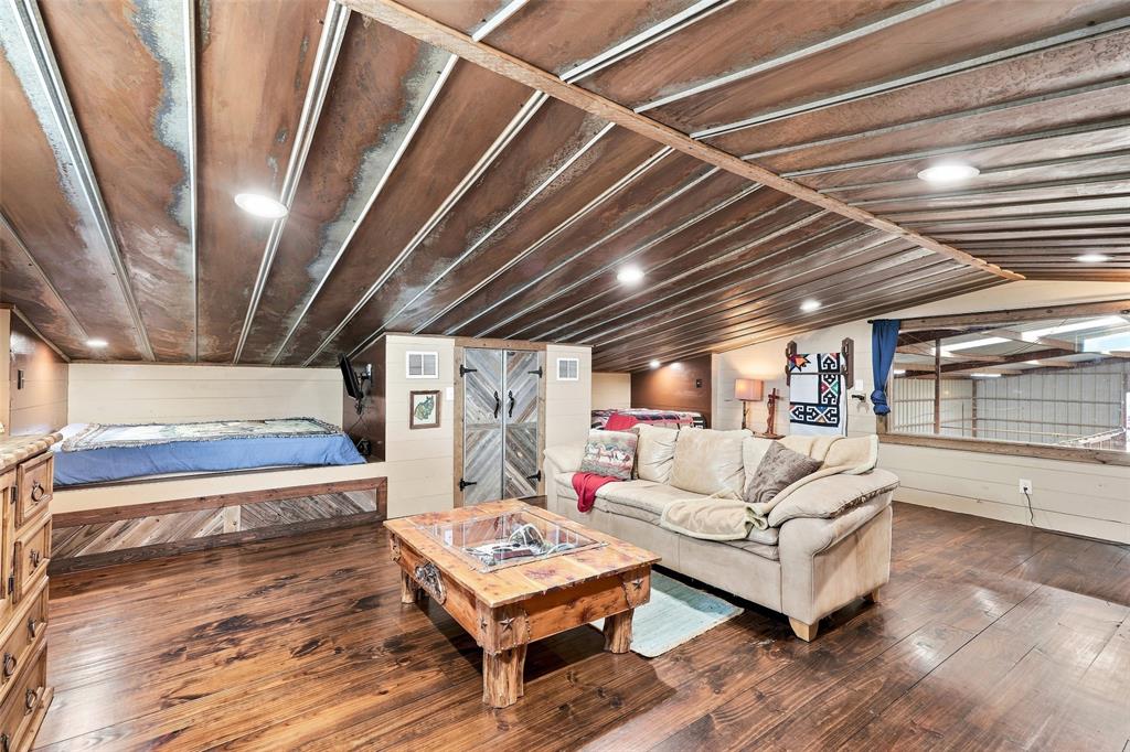 900 Leech Property Photo 28