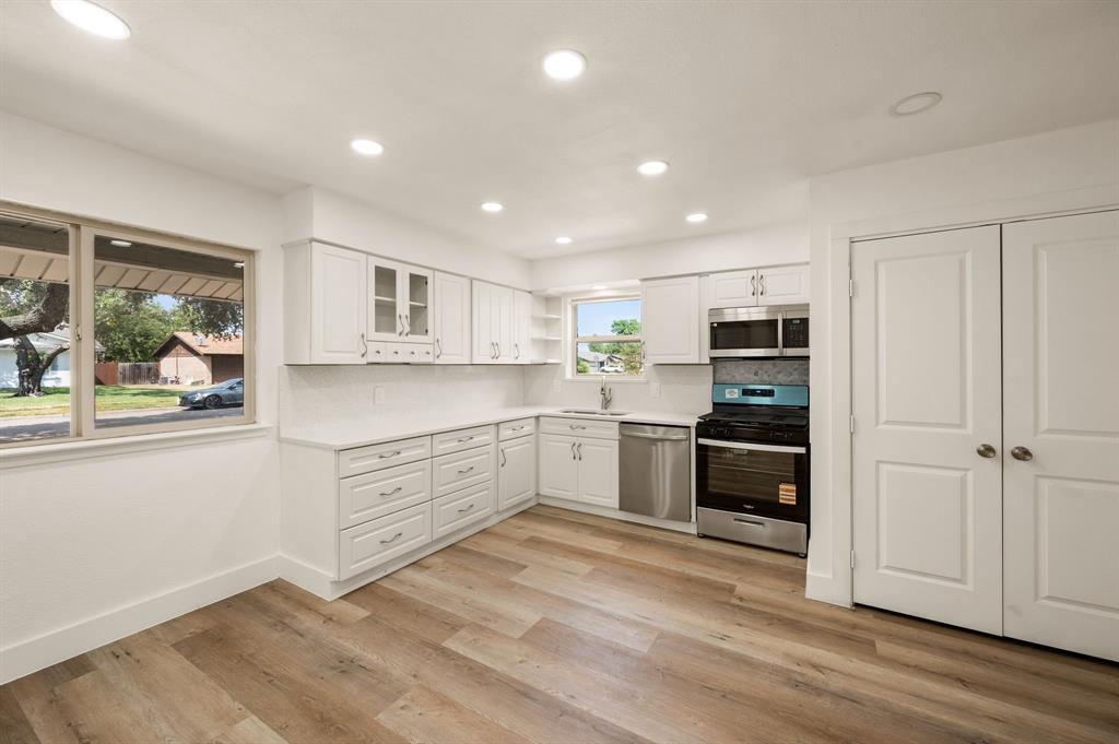 1216 Briarcove Drive Property Photo 4