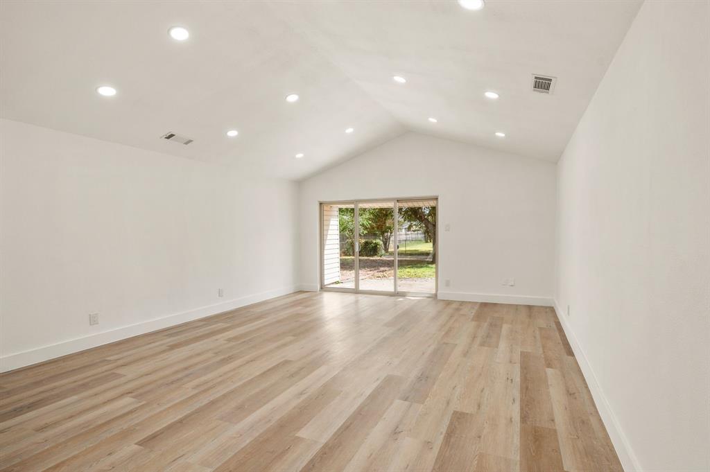 1216 Briarcove Drive Property Photo 14