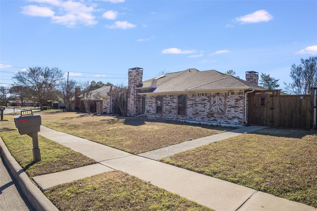 3305 Hilltop Lane Property Photo 4