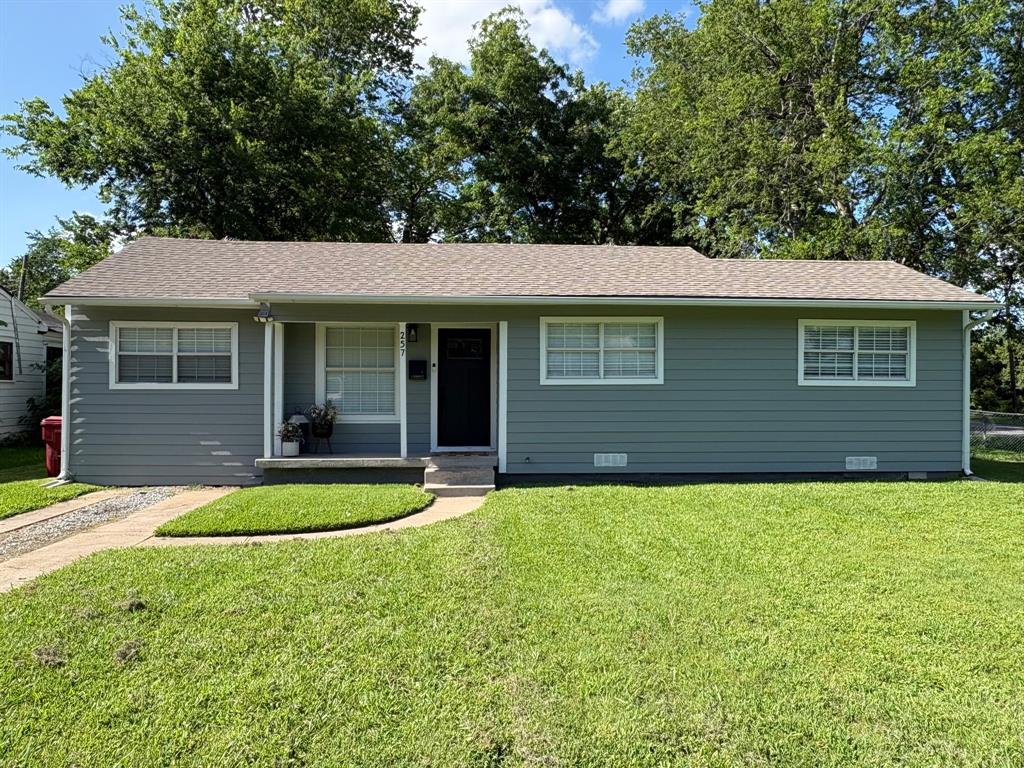 257 Graham Avenue Property Photo 1