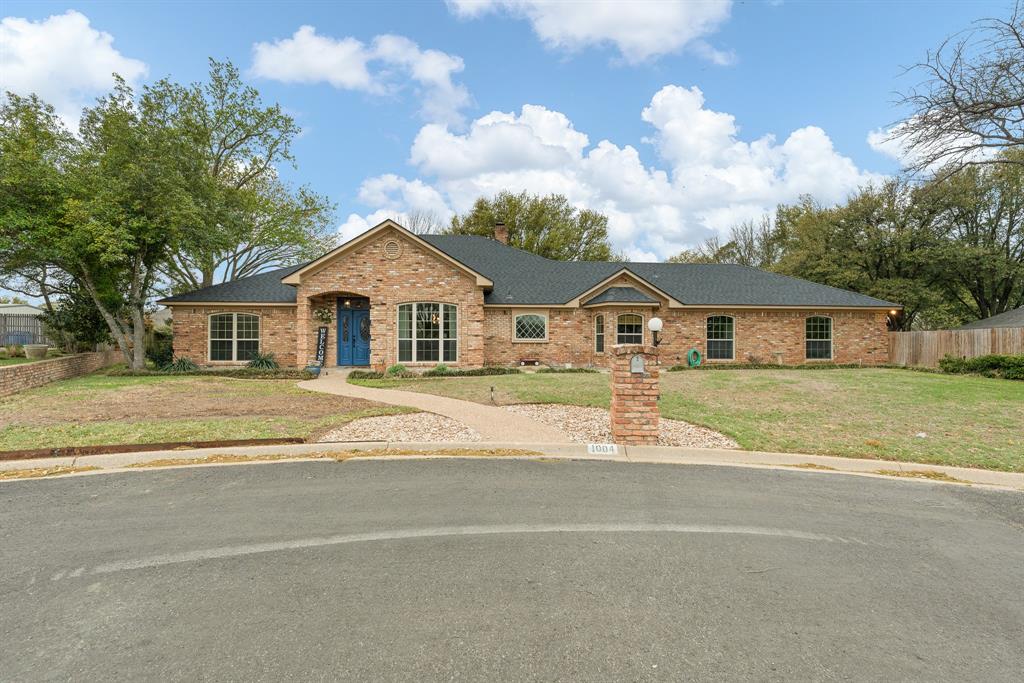 1004 Canyon Court Property Photo 1