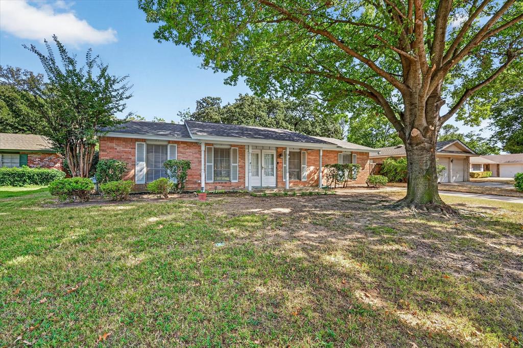 3016 Friendswood Drive Property Photo 1