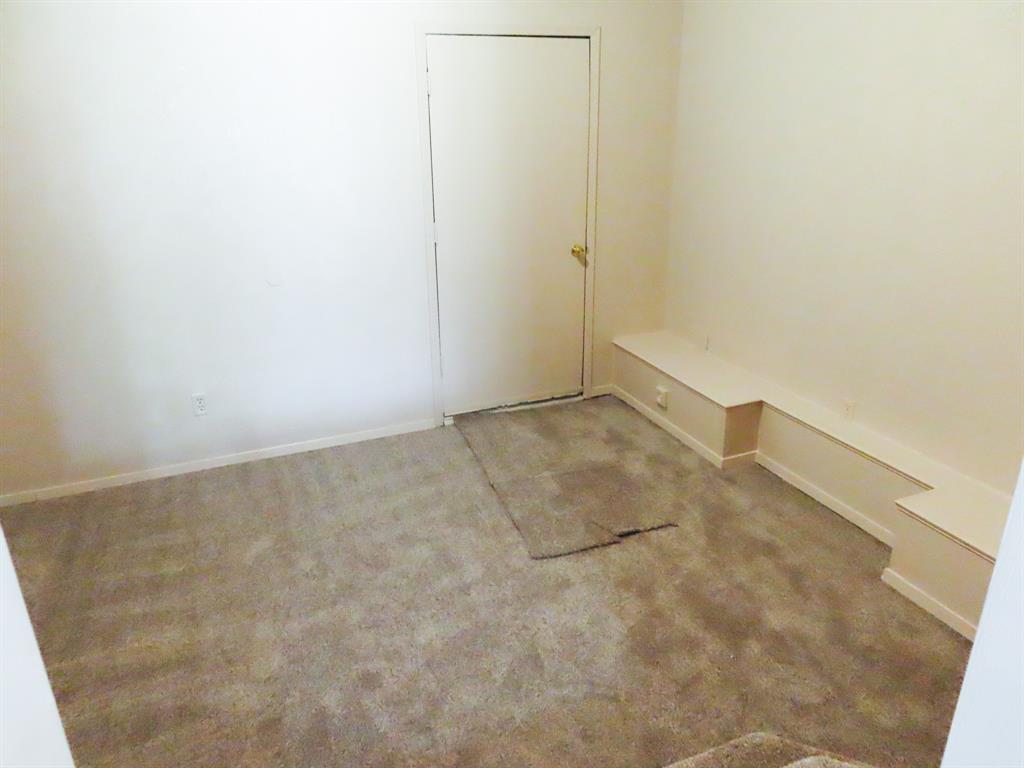 808 E Heath Street Property Photo 4