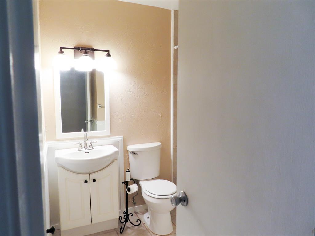 808 E Heath Street Property Photo 5