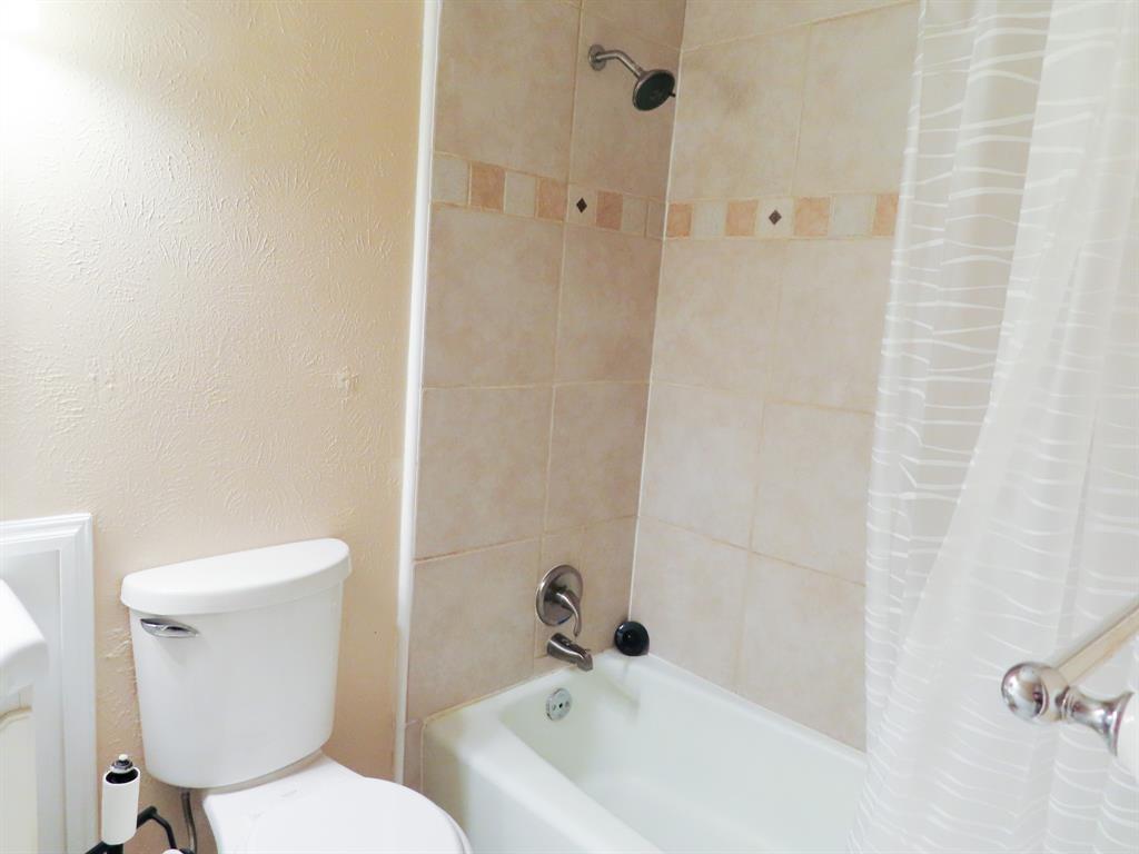 808 E Heath Street Property Photo 6