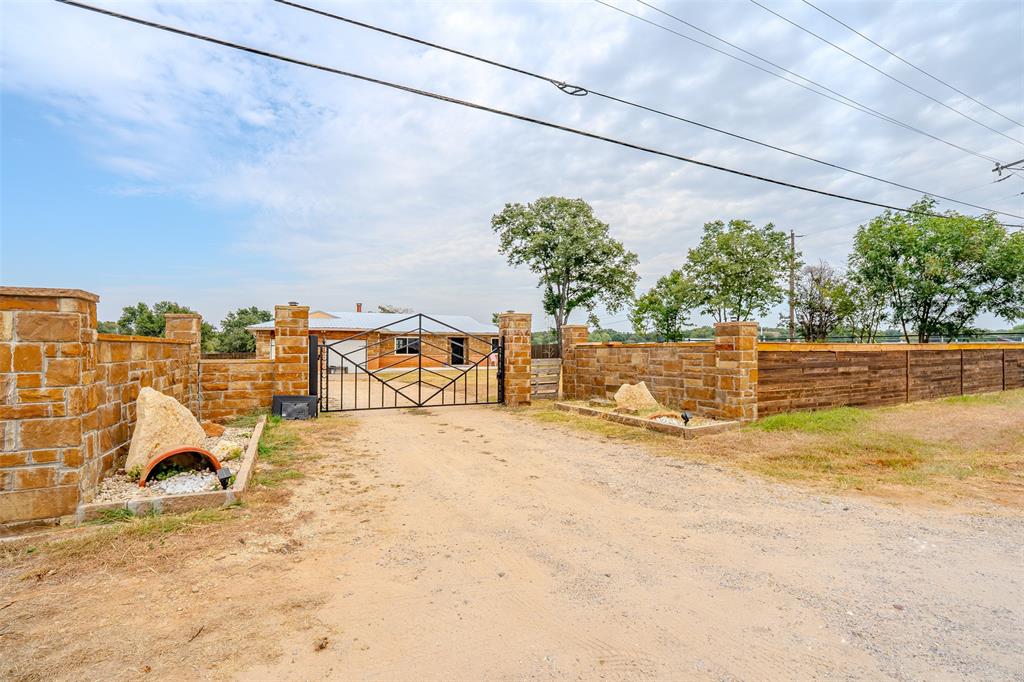 2212 Acton Highway Property Photo 4