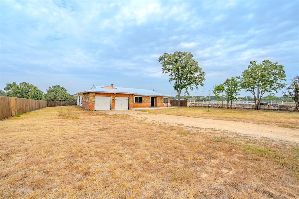 2212 Acton Highway Property Photo 5