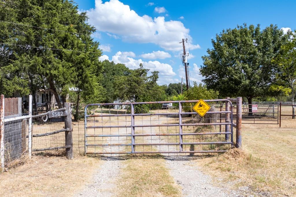5562 Cedar Creek Drive Property Photo 3