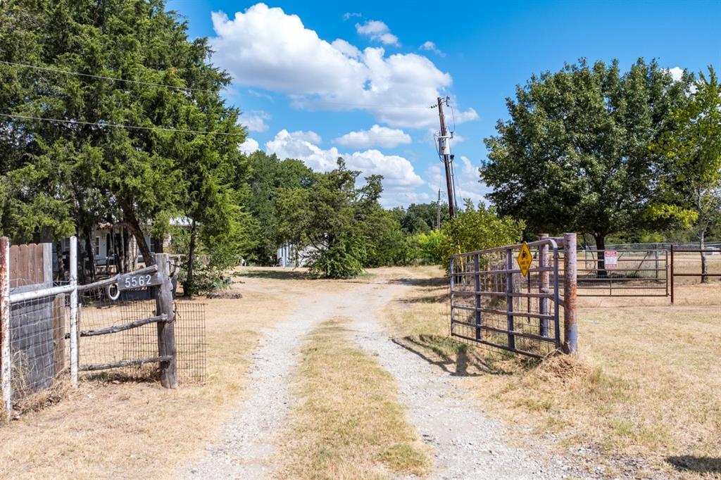 5562 Cedar Creek Drive Property Photo 4