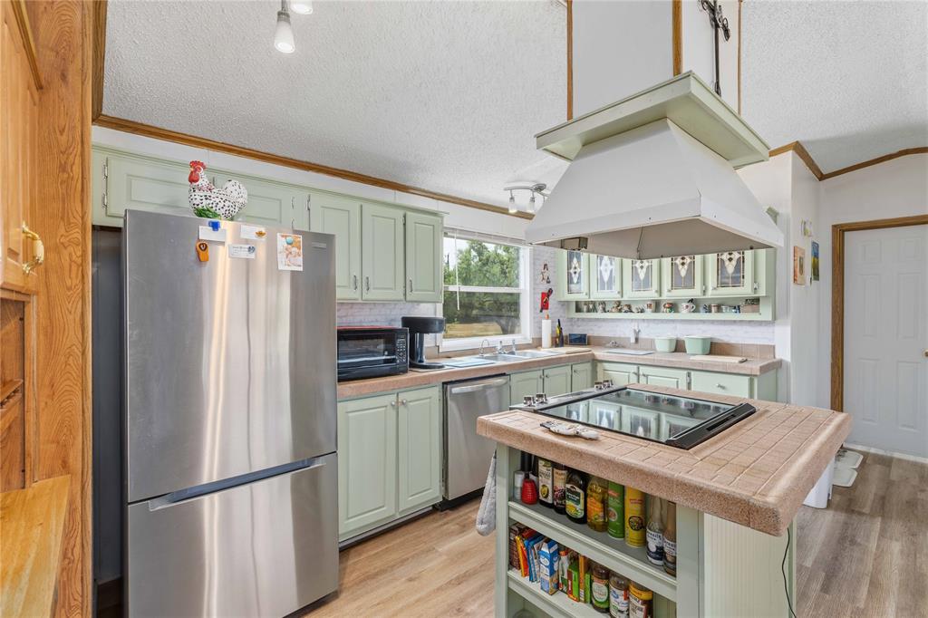375 Whispering Oaks Lane Property Photo 4