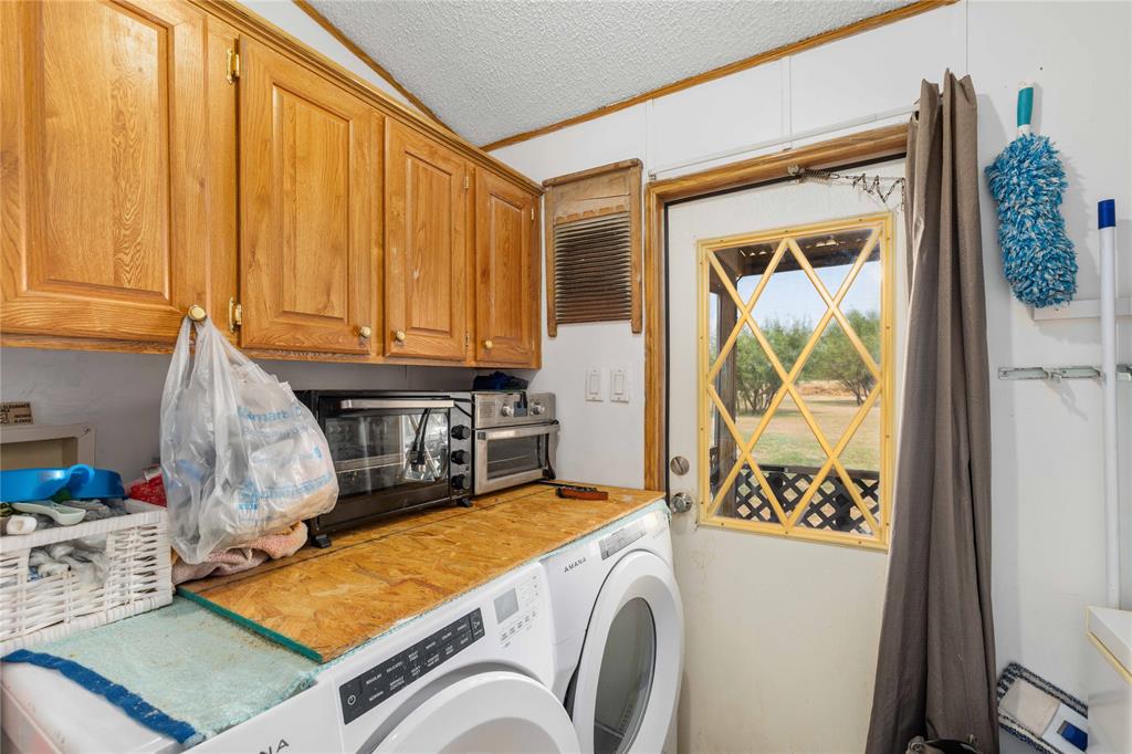 375 Whispering Oaks Lane Property Photo 11