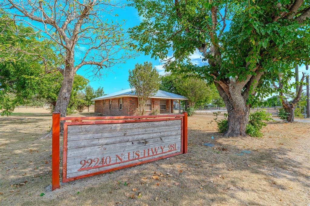22240 N Us Highway 281 Property Photo 1