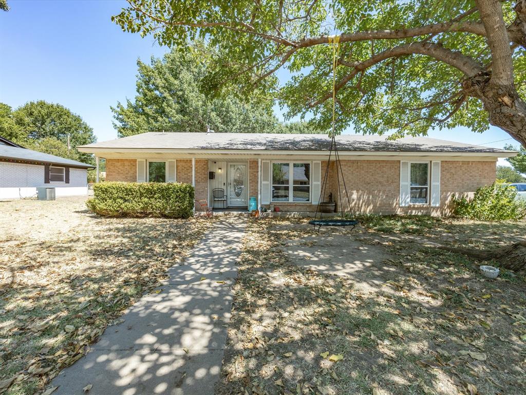 100 Nw Jill Ann Drive Property Photo 1