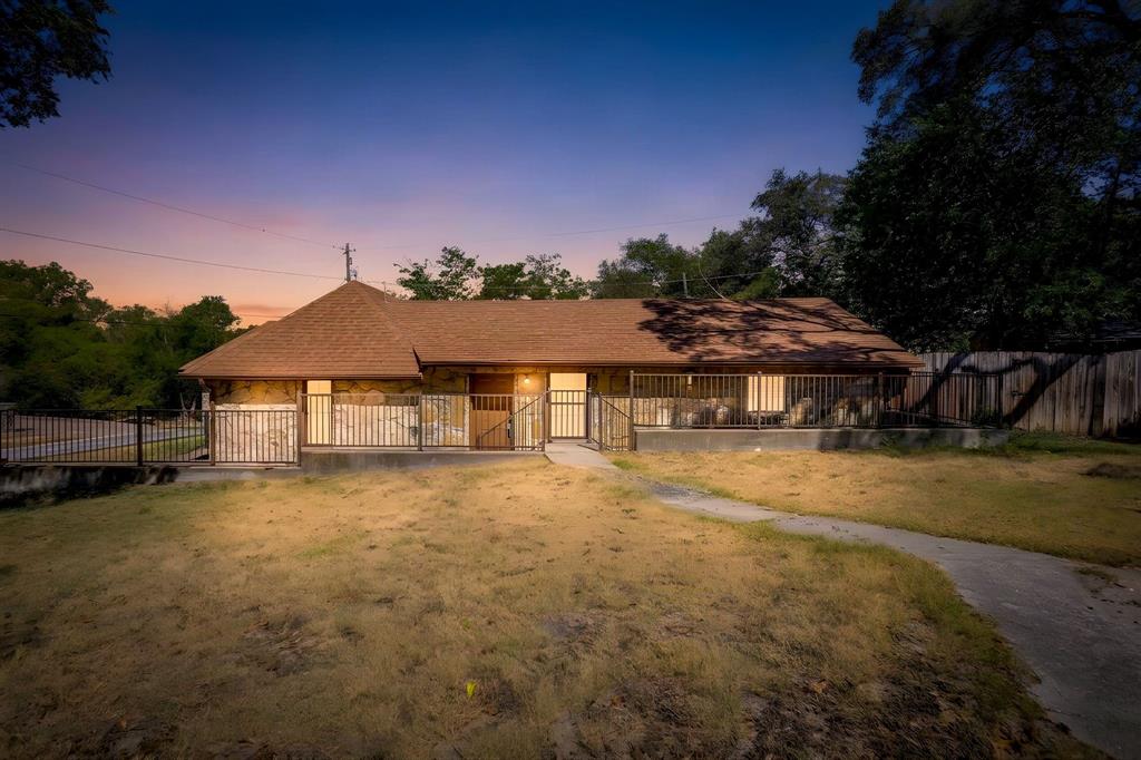 6940 Hatch Road Property Photo 1