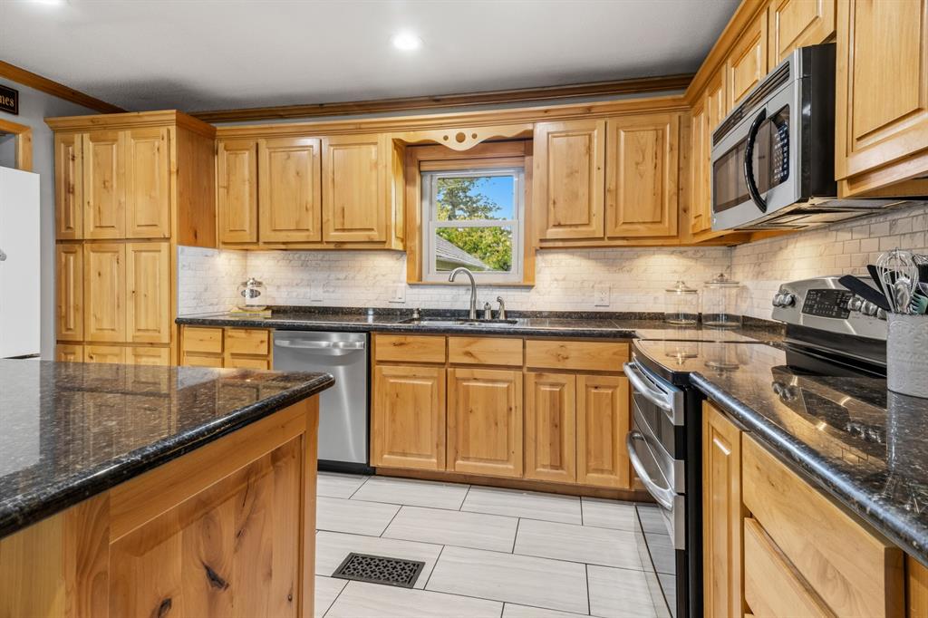 803 County Road 2127 Property Photo 5