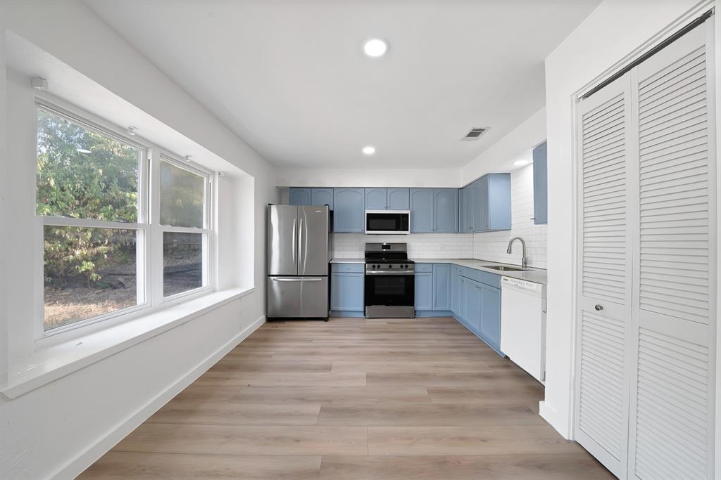 813 Panay Way Drive Property Photo 4