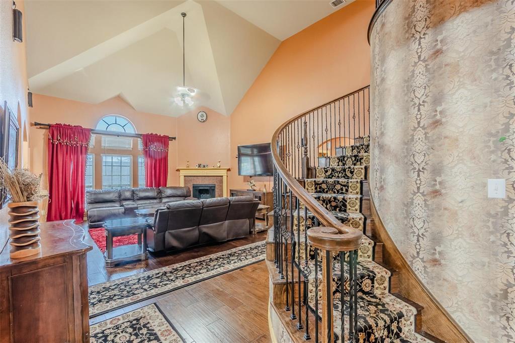 7208 Roble Property Photo 3
