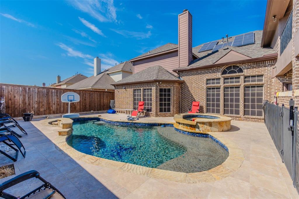 7208 Roble Property Photo 4