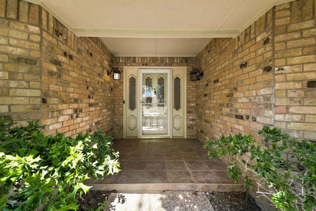 6916 Tumbling Trail Property Photo 3