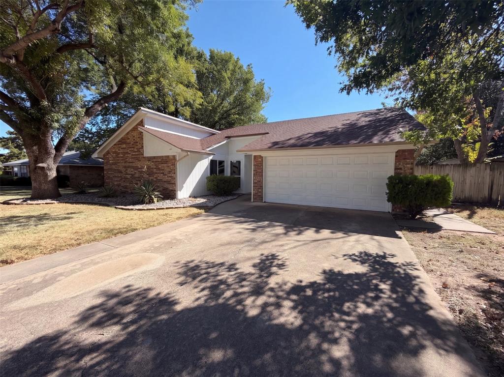 1208 Hillcrest Drive Property Photo 1