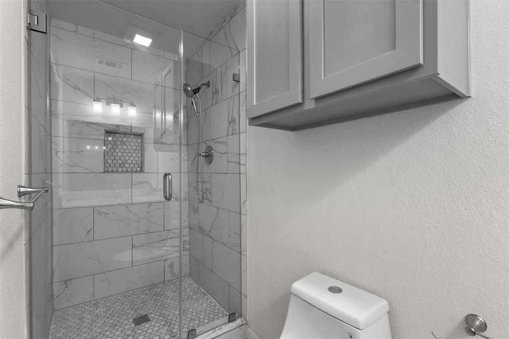 2342 Kingswood Drive Property Photo 9