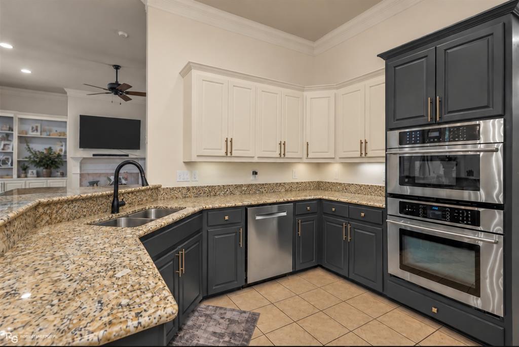 378 Saint Charles Boulevard Property Photo 22