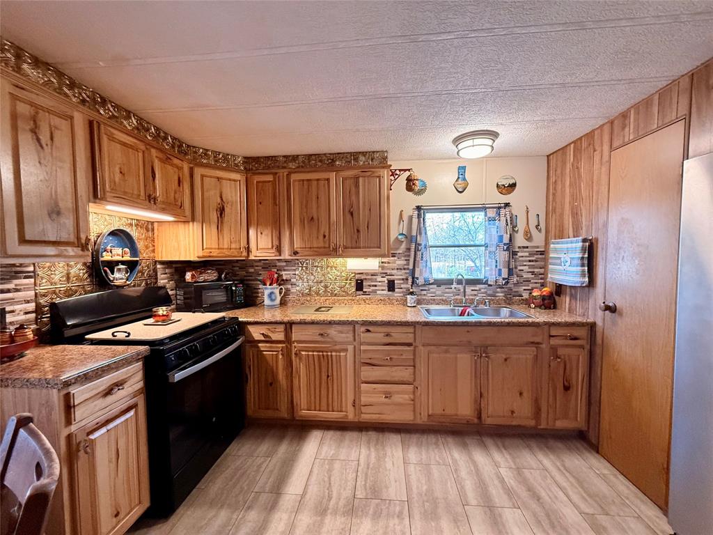 177 County Road 1556 Property Photo 7