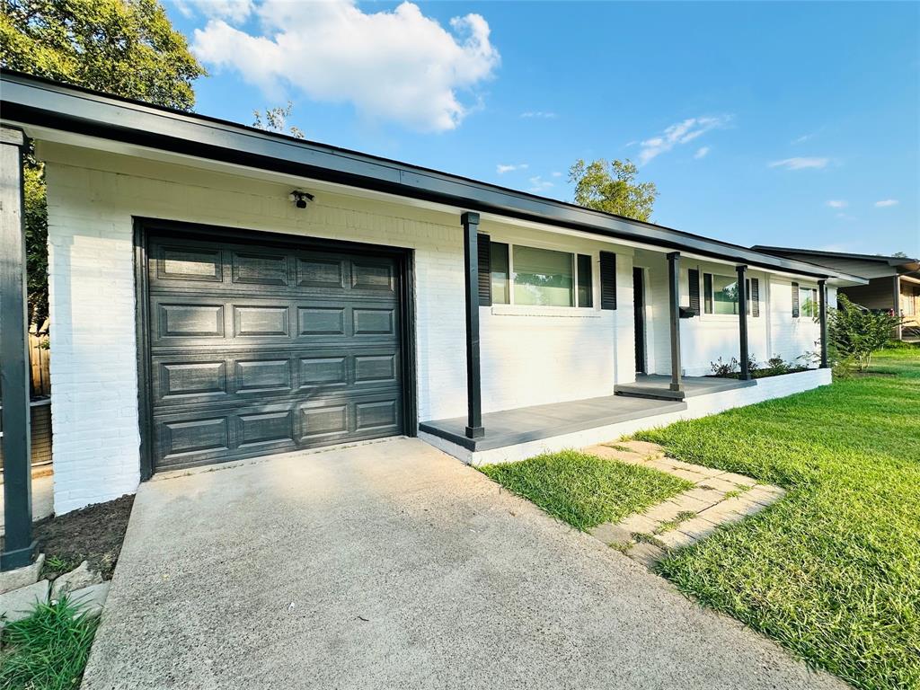 2116 Pinecrest Drive Property Photo 1