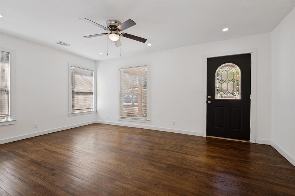 412 E 8th Street Property Photo 5
