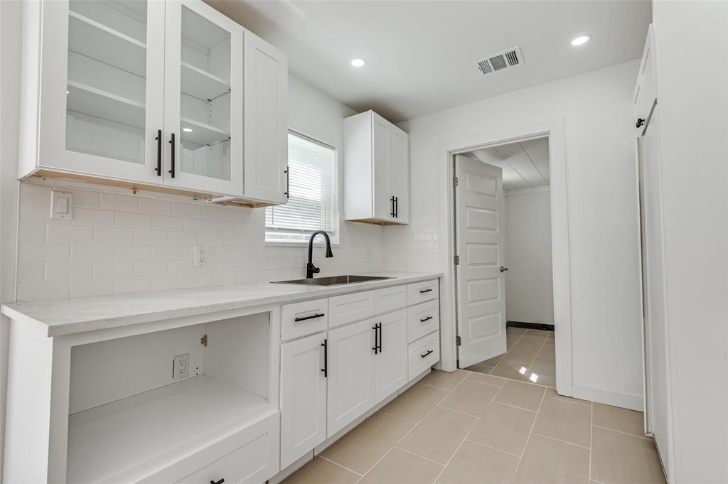 412 E 8th Street Property Photo 13