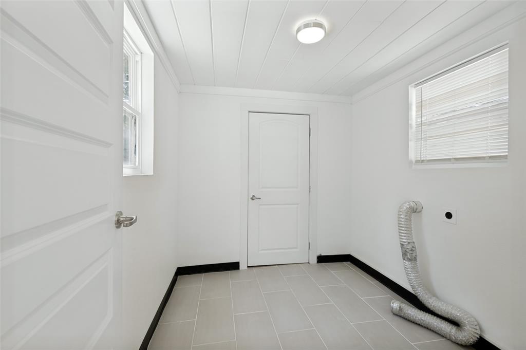 412 E 8th Street Property Photo 20