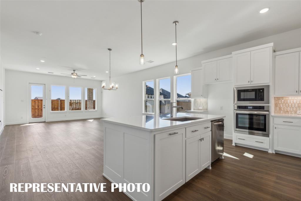 1805 Vetiver Glow Drive Property Photo 7