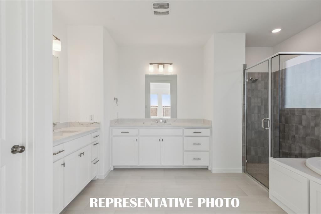 1805 Vetiver Glow Drive Property Photo 11