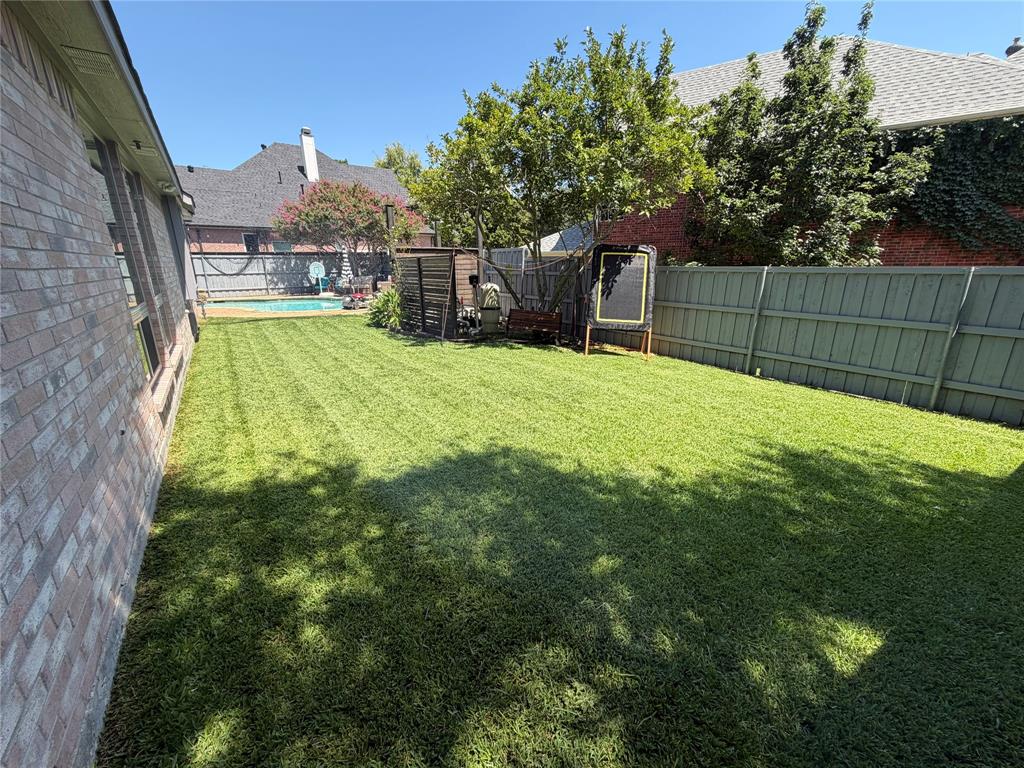 2990 Hillingdon Drive Property Photo 4