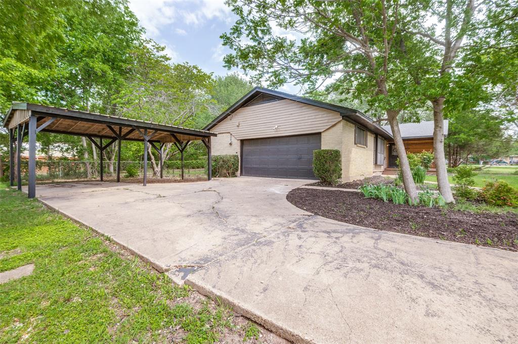 1533 E Springcrest Circle Property Photo 3