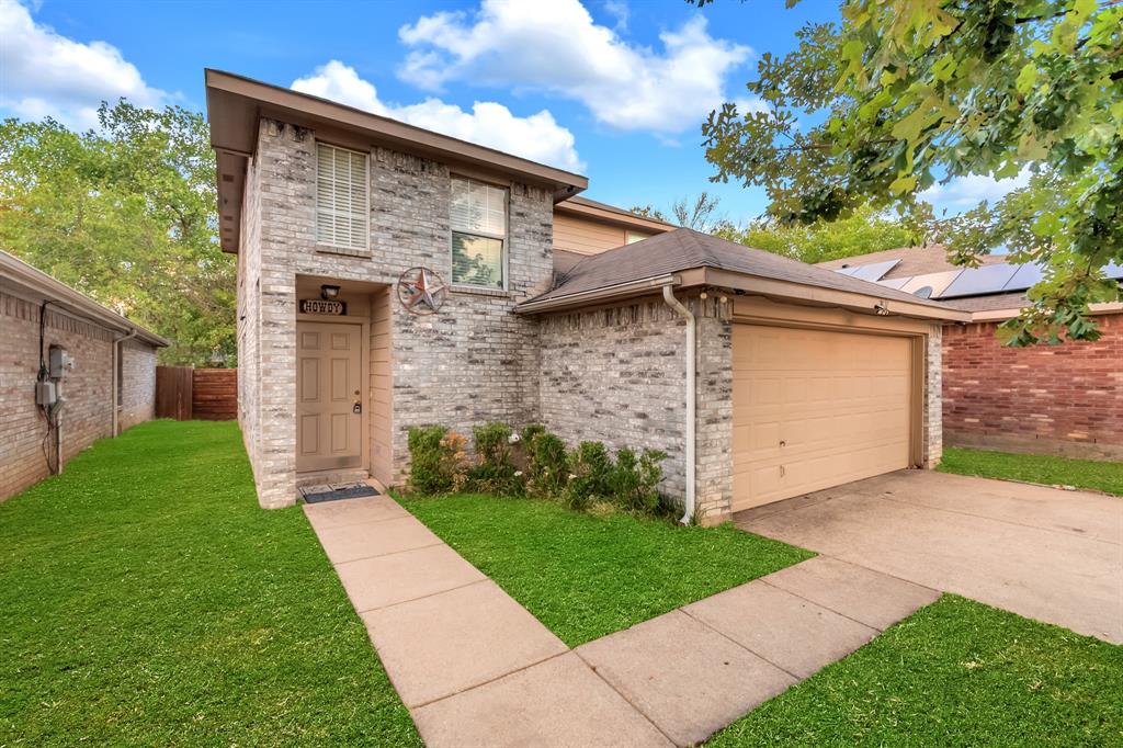 3517 Apple Valley Way Property Photo 2