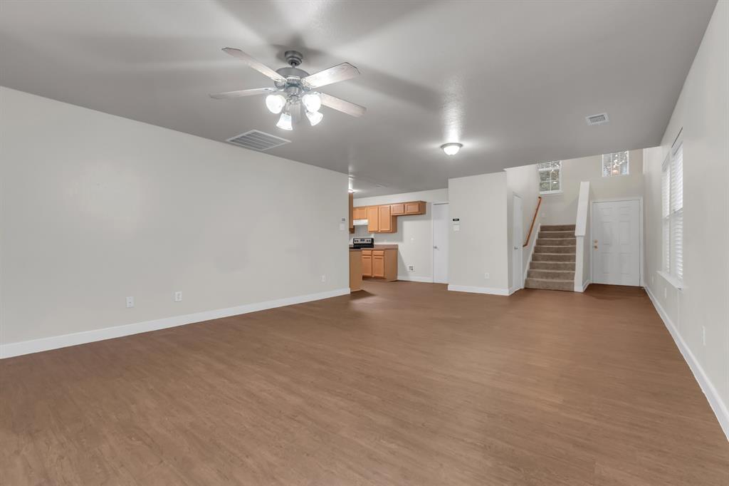3517 Apple Valley Way Property Photo 3