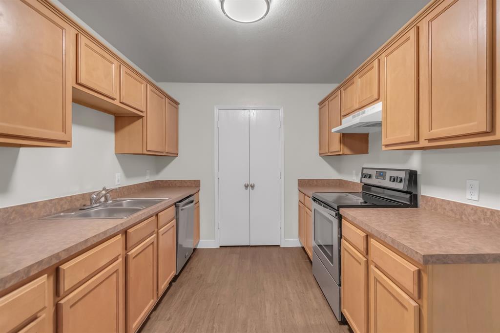 3517 Apple Valley Way Property Photo 6