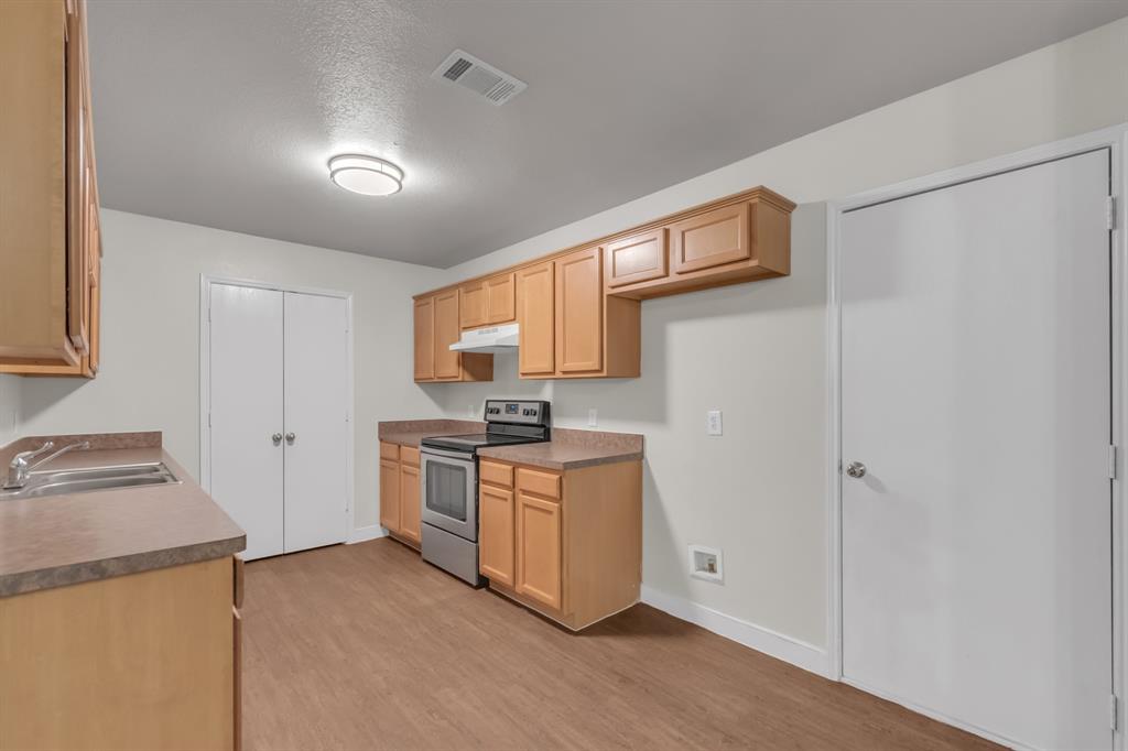 3517 Apple Valley Way Property Photo 8