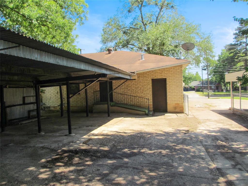 241 E Main Street Property Photo 7