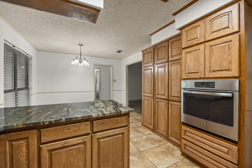 1812 N Cypress Avenue Property Photo 6