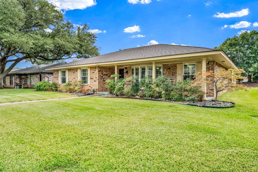 1606 Clear Point Drive Property Photo 3